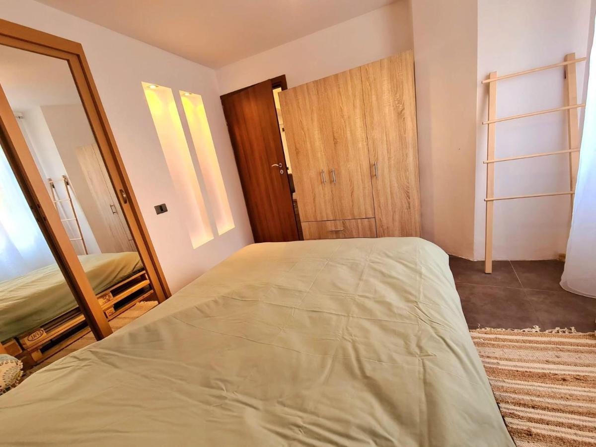 Cosy Apartment In The City Center Arad Exterior photo